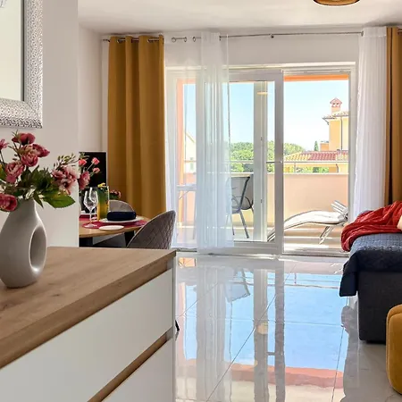 Amazing In With Wifi Apartament Pula